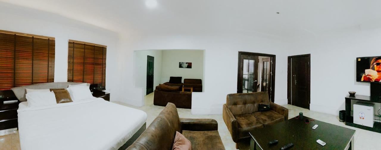 Taverna Lounge & Boutique Hotel พอร์ต ฮาร์คอร์ท ภายนอก รูปภาพ